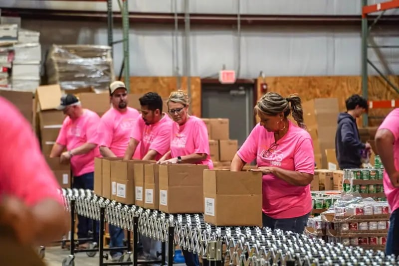 19 Odessa Supercenter employees fight hunger by completing 480 boxes for the West Texas Food Bank - making a huge impact! #DNOWLights #DNOWVolunteer